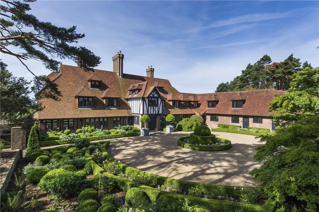 7 bedroom detached house for sale in Tidebrook Road, Wadhurst, East