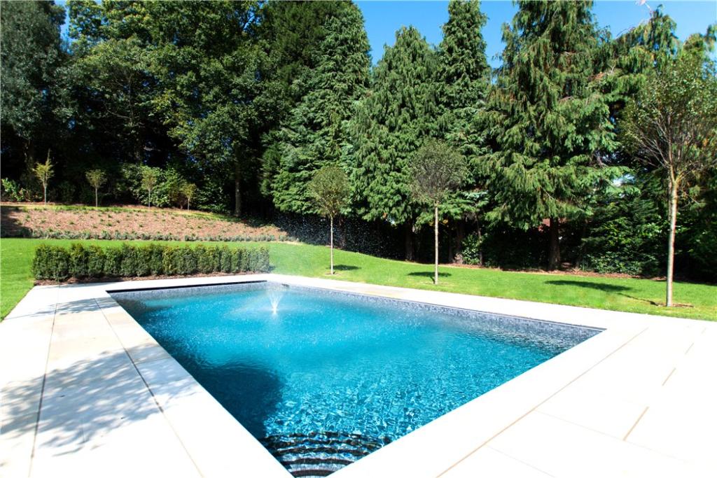 Lusso Homes,Pool & Sport