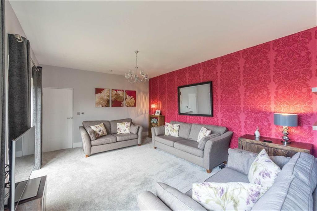 4 bedroom detached house for sale in Acorn Hill, Stannington Village