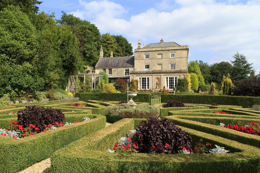 8 bedroom detached house to rent in Rosewood Manor, Timsbury, BA2