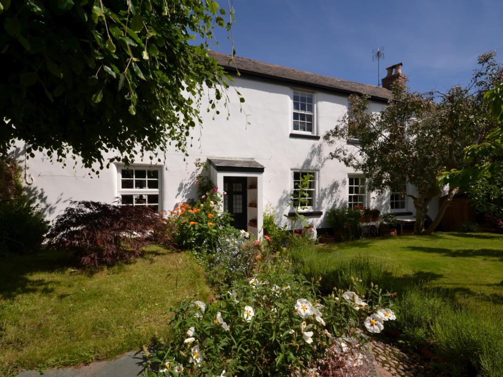 3 bedroom detached house for sale in Higher Ringmore Road, Shaldon