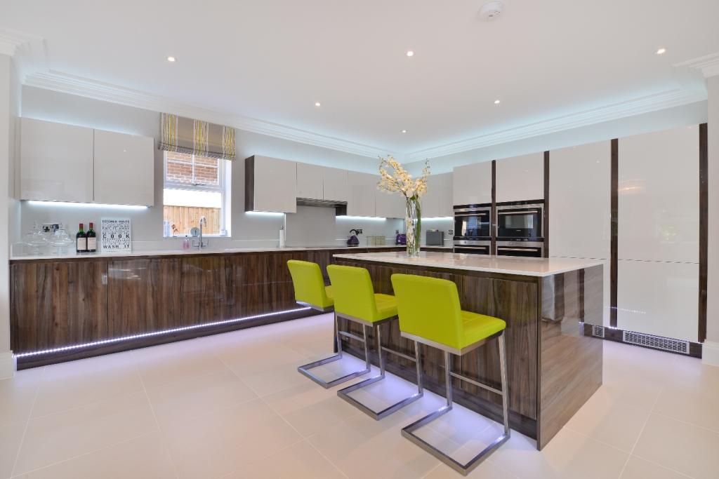 6 bedroom detached house for sale in Park Farm Road Bromley BR1, BR1