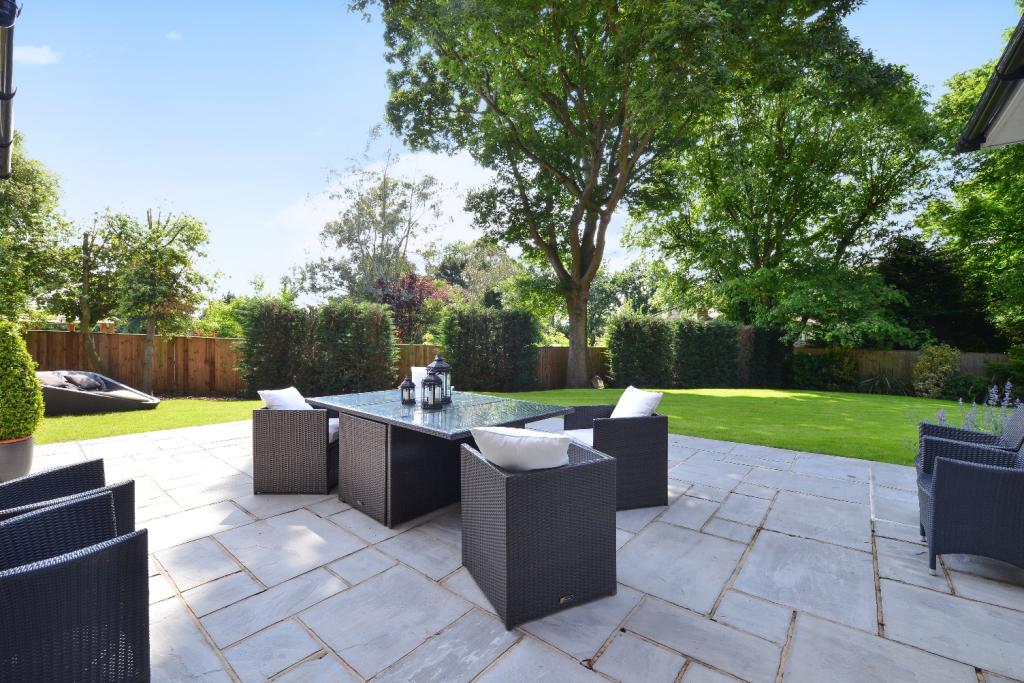 6 bedroom detached house for sale in Park Farm Road Bromley BR1, BR1