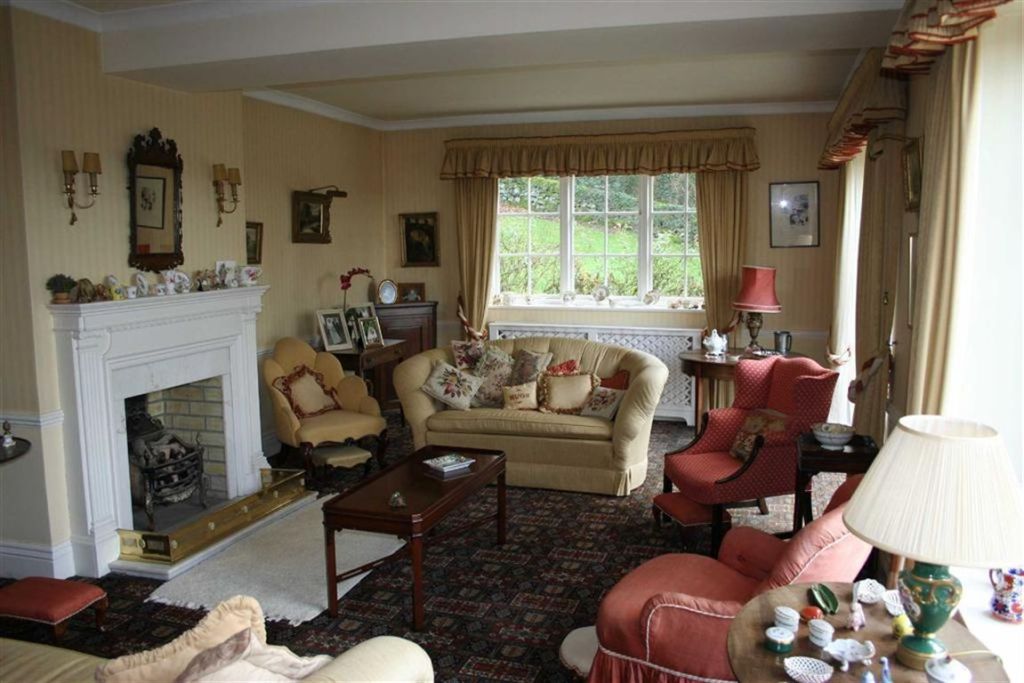 4 bedroom detached house to rent in Duffield Bank, Duffield, Derbyshire