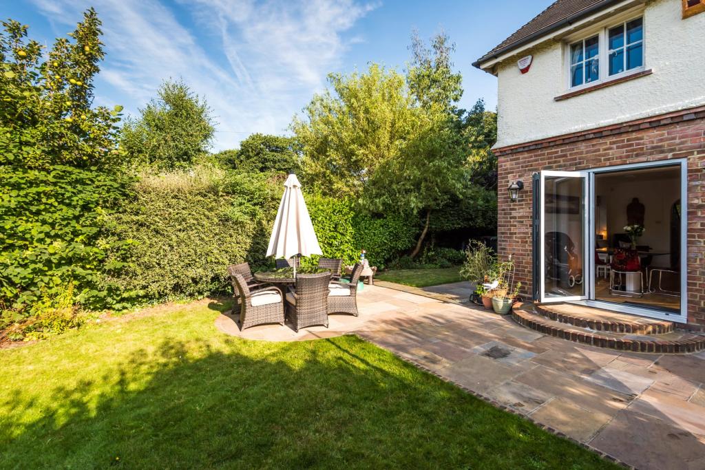 4 bedroom detached house for sale in Rushworth Road, Reigate, RH2, RH2