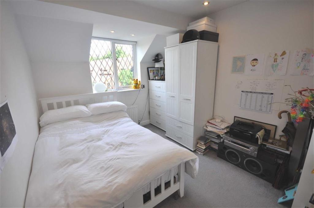 4 bedroom detached house for sale in Winchester Park, Didsbury