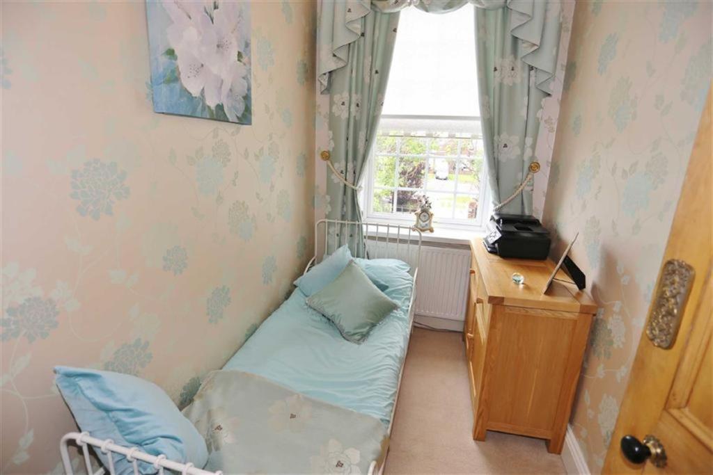 4 bedroom detached house for sale in Tunstall Village Green, Tunstall