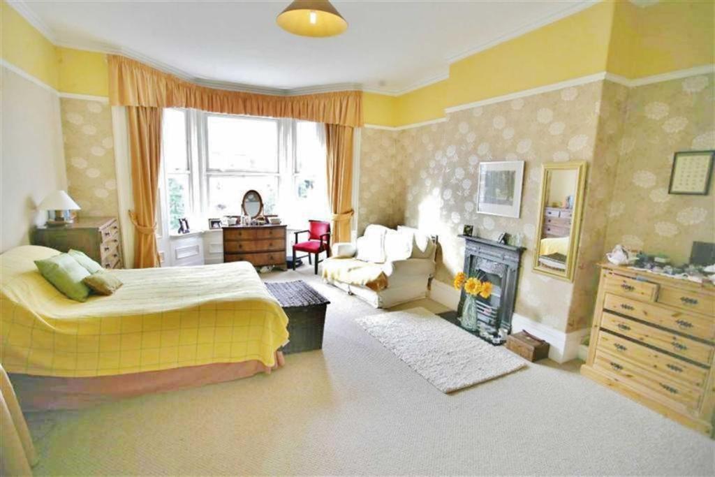 6 bedroom terraced house for sale in Tunstall View, Ashbrooke