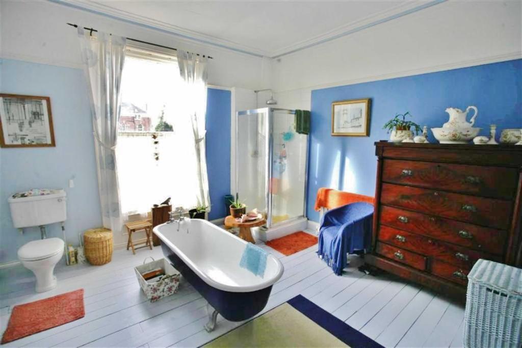 6 bedroom terraced house for sale in Tunstall View, Ashbrooke