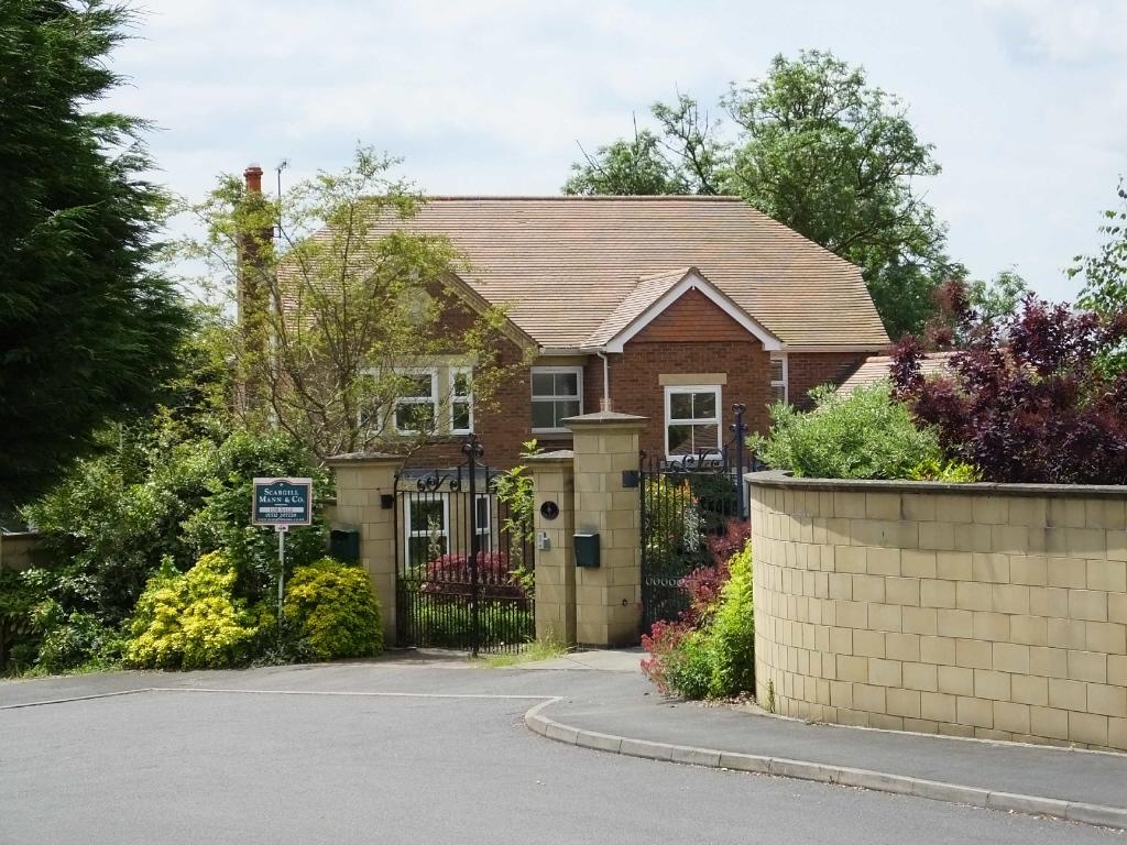 5 bedroom detached house for sale in Hazelwood Road, Duffield