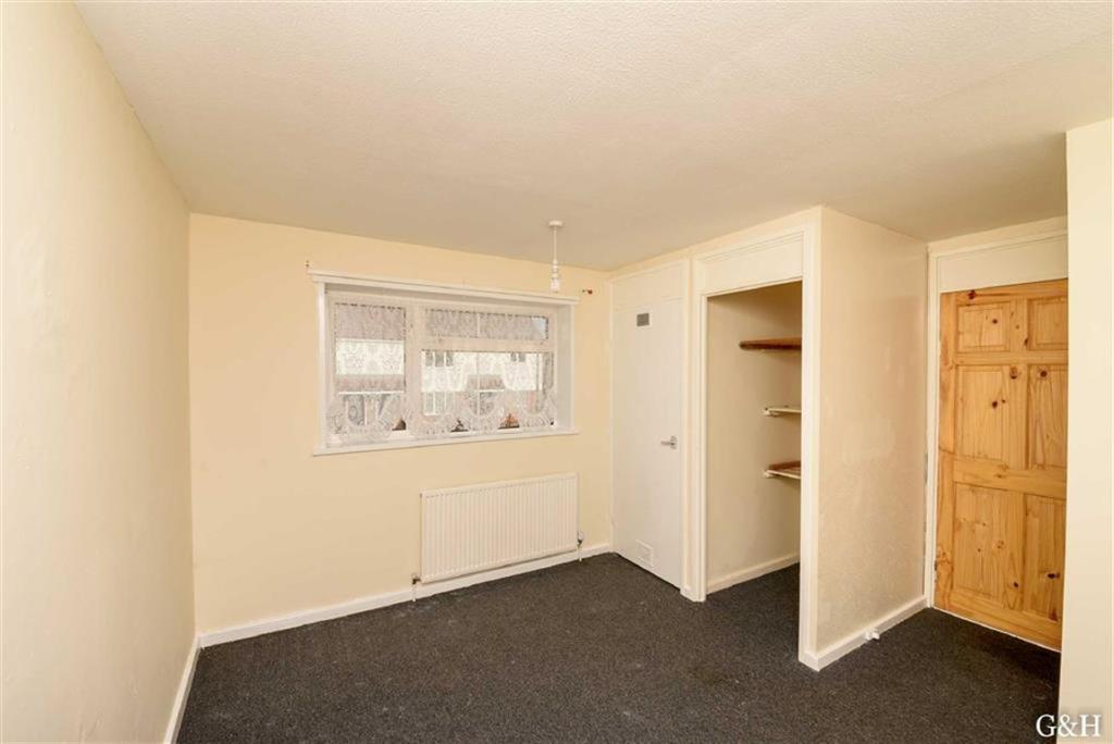3 bedroom terraced house for sale in Lynsted Close, Ashford, Kent, TN23
