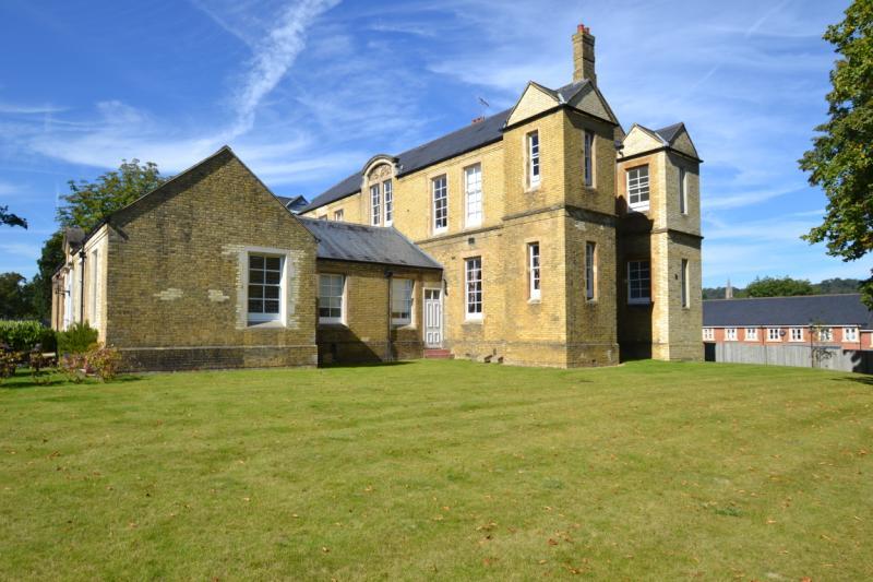 1 bedroom flat for sale in Royal Earlswood Park, Redhill, Surrey, RH1