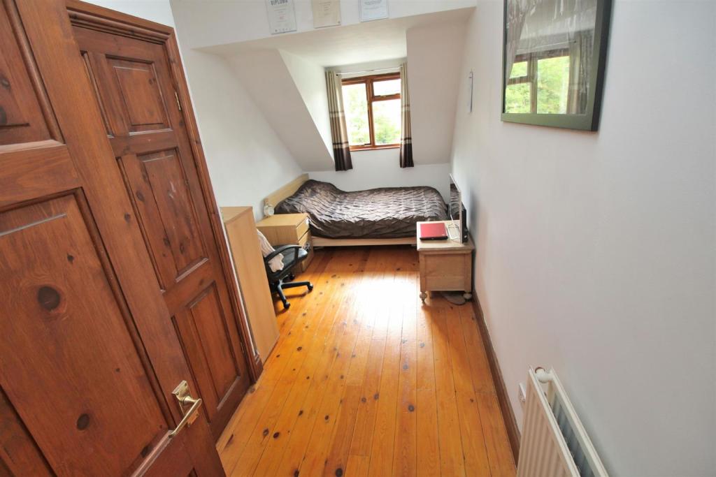 5 bedroom detached house for sale in Bramcote Lane, Chilwell, NG9