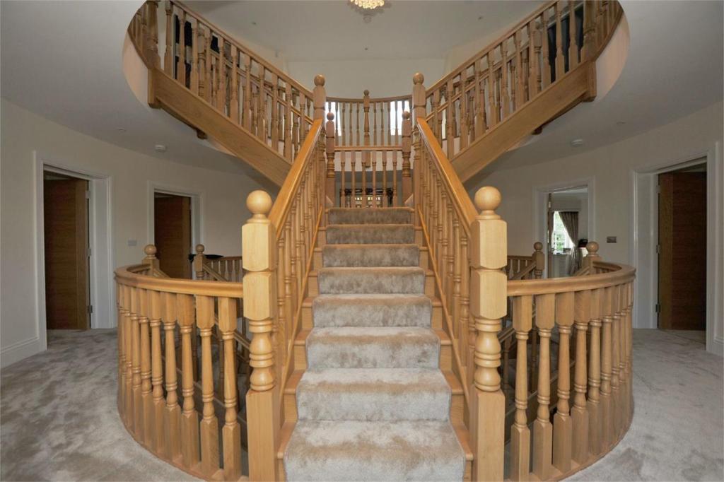 6 bedroom detached house for sale in EMERSON PARK, RM11