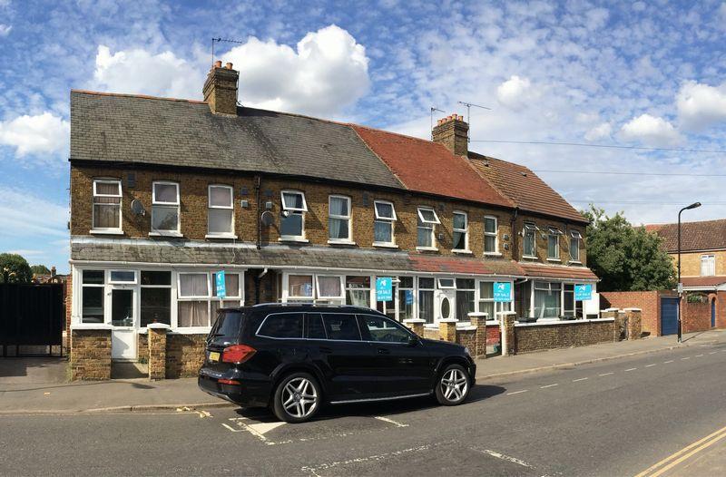 3 bedroom detached house for sale in Havelock Road, Southall, UB2, UB2