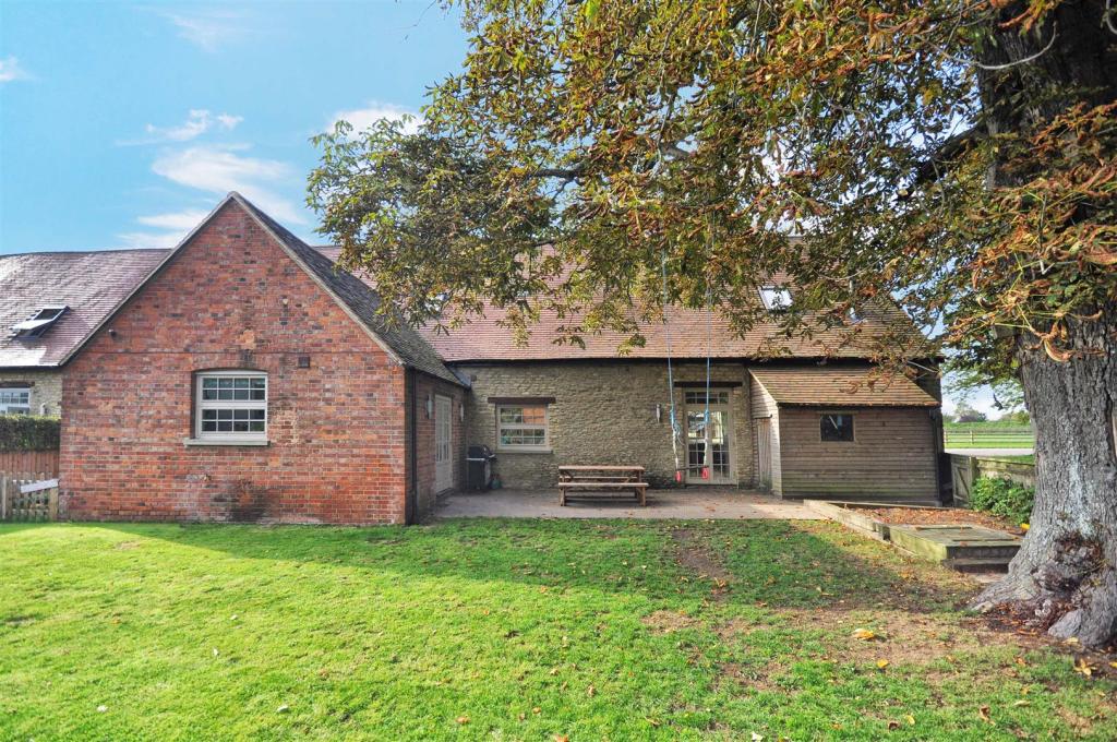 4 bedroom barn conversion for sale in Bicester Road, Stratton Audley