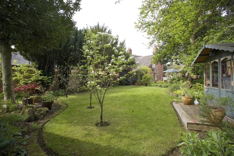 5 bedroom country house for sale in Utterhill House, Barton Under