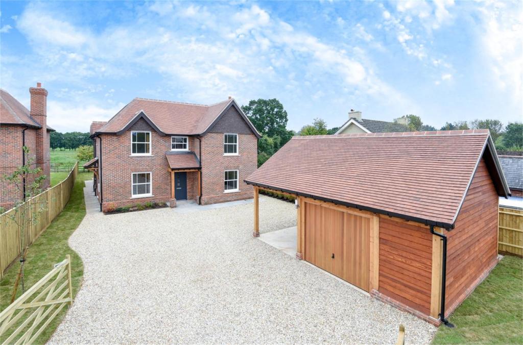 4 bedroom detached house for sale in Braishfield, Romsey, Hampshire, SO51
