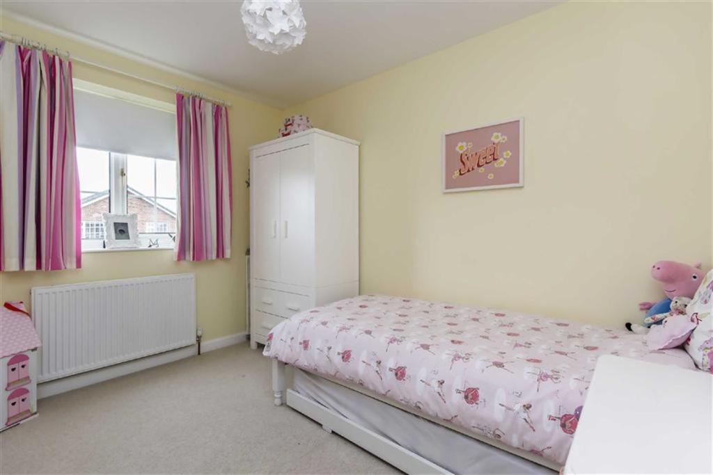 4 bedroom detached house for sale in Masham Close, Harrogate, North