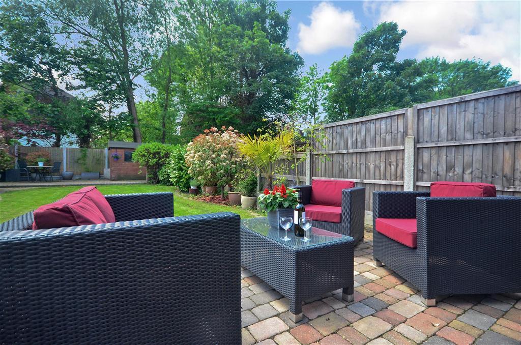 3 bedroom semidetached house for sale in Darnley Road, Woodford Green