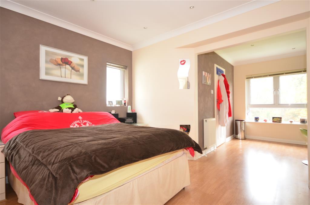 5 bedroom detached house for sale in Newlands Road, Woodford Green