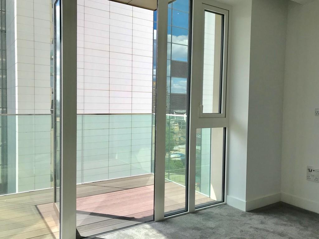 London Dock,Door