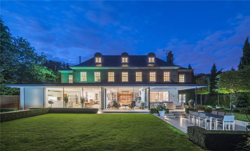 6 bedroom detached house for sale in Kinsella Gardens, Wimbledon Common