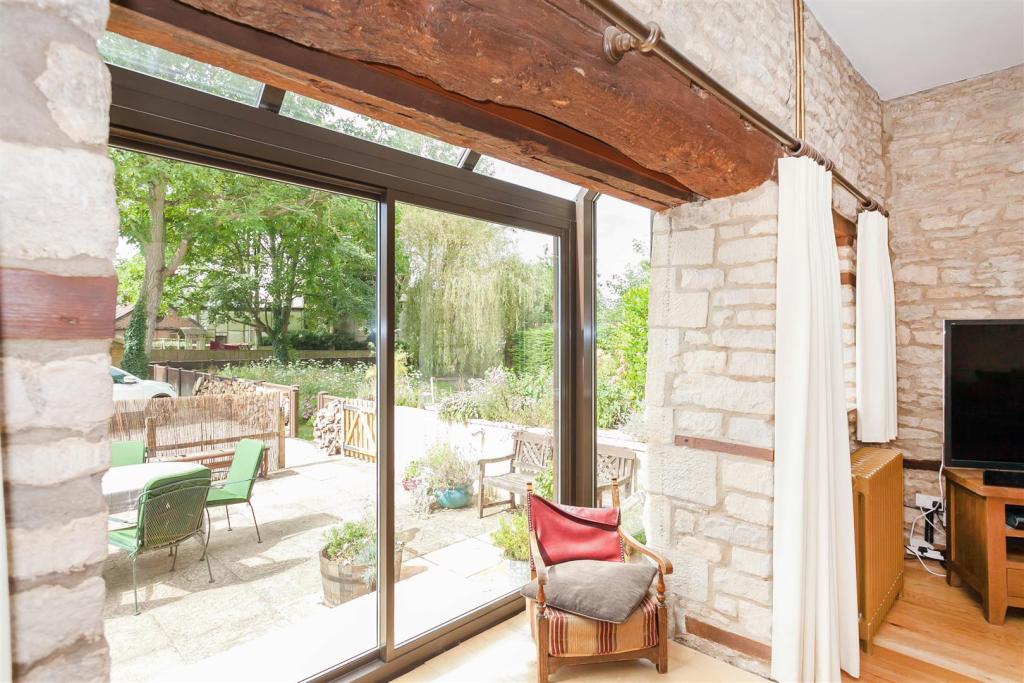 4 bedroom detached house for sale in West End, Witney, OX28