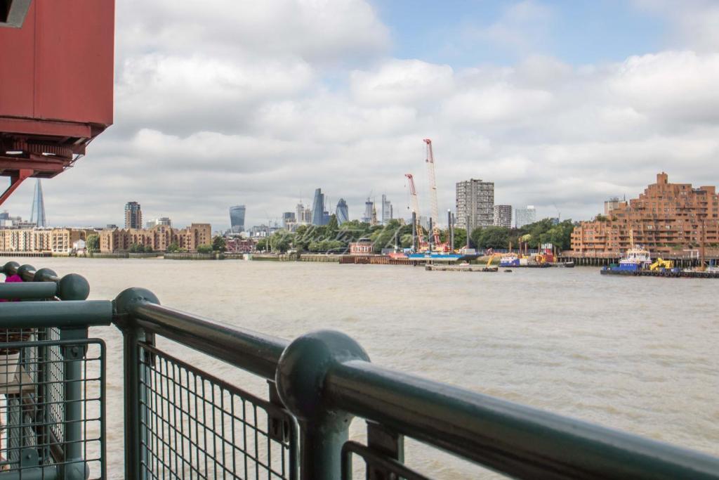Surrey Quays,View