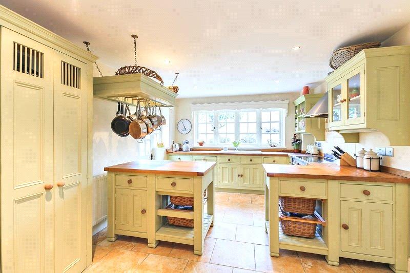 5 bedroom detached house for sale in Wotton Underwood, Buckinghamshire