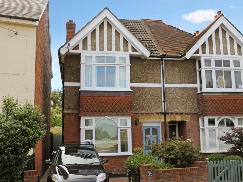 3 bedroom semidetached house for sale in Tonbridge, TN9