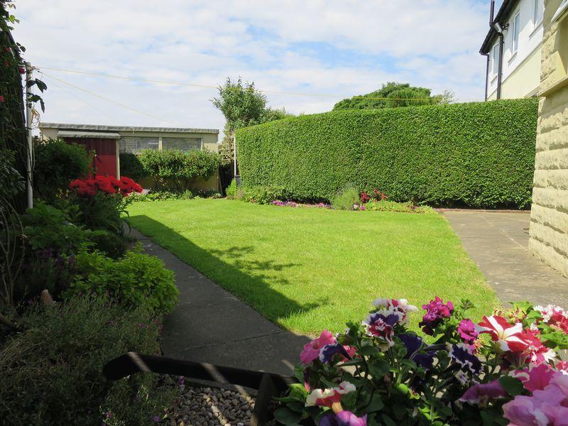 5 bedroom semidetached house for sale in Rein Road, Morley, LS27