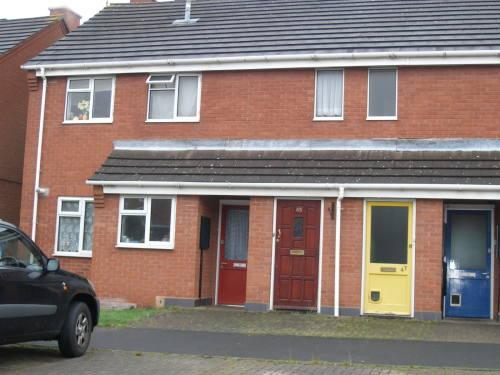 bedroom flat to rent in Napton Drive, Lillington, Leamington Spa, CV32
