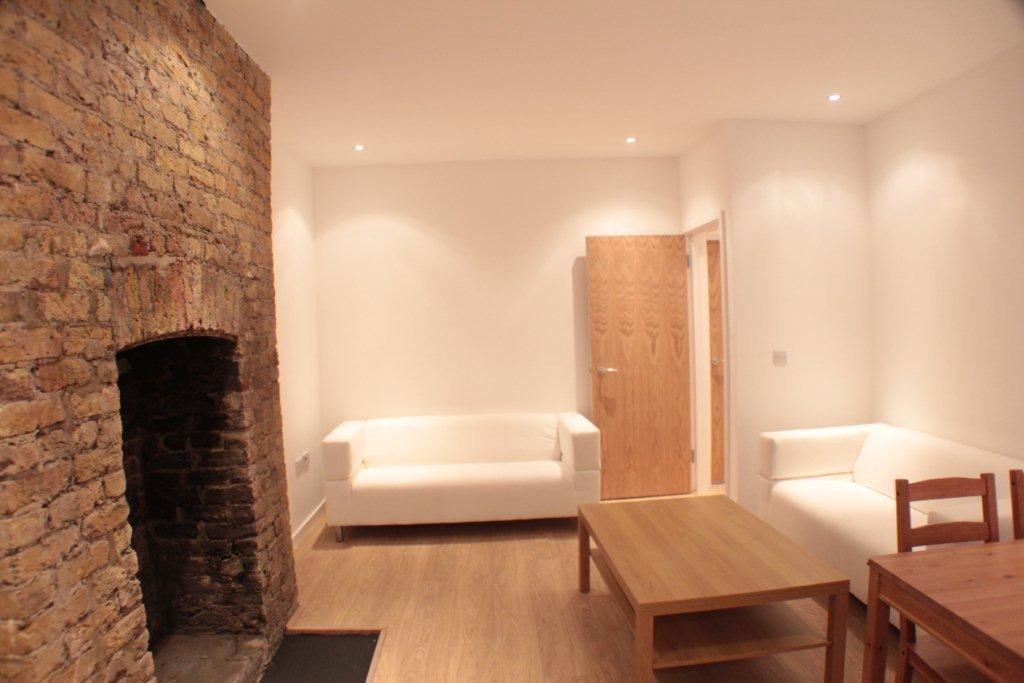 3 bedroom flat to rent in Clifton Mansions, Coldharbour Lane, Brixton