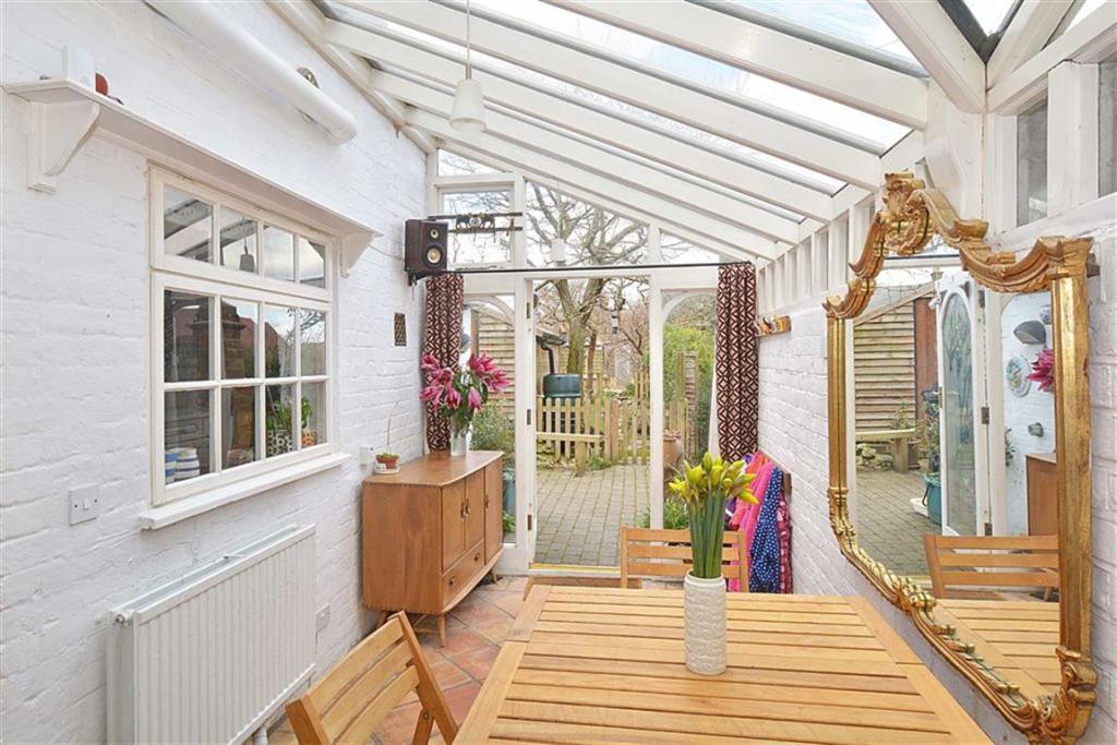 3 bedroom terraced house for sale in Tring, Hertfordshire, HP23