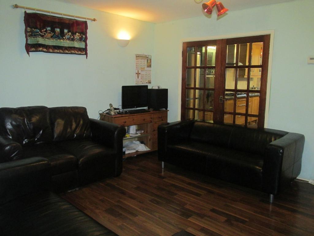 3 bedroom end of terrace house for sale in Moorfield Road, Enfield, EN3