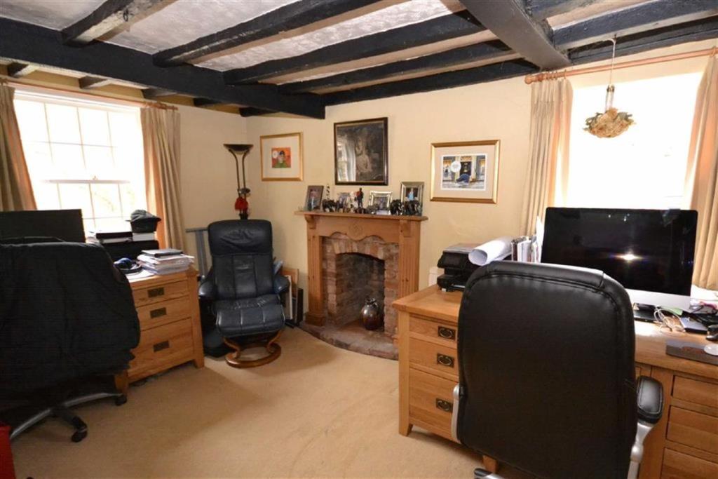 4 bedroom cottage for sale in Chelmsford Road, Woodham Mortimer, Essex, CM9