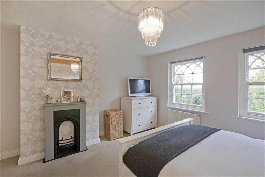 3 bedroom cottage for sale in Main Street, Staveley, Knaresborough