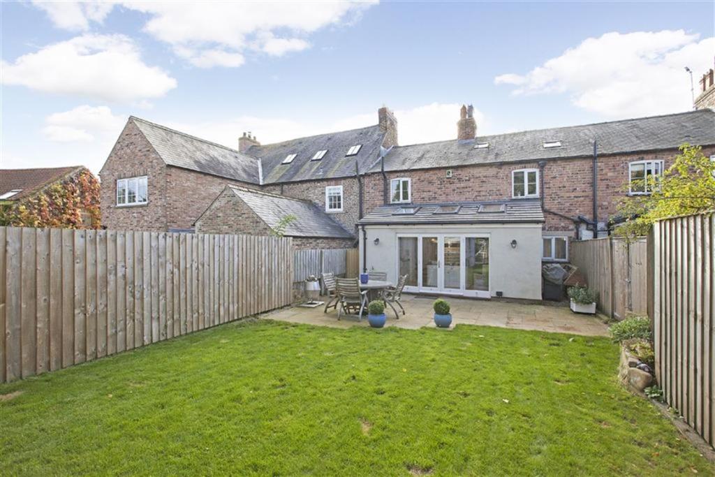 3 bedroom cottage for sale in Main Street, Staveley, Knaresborough