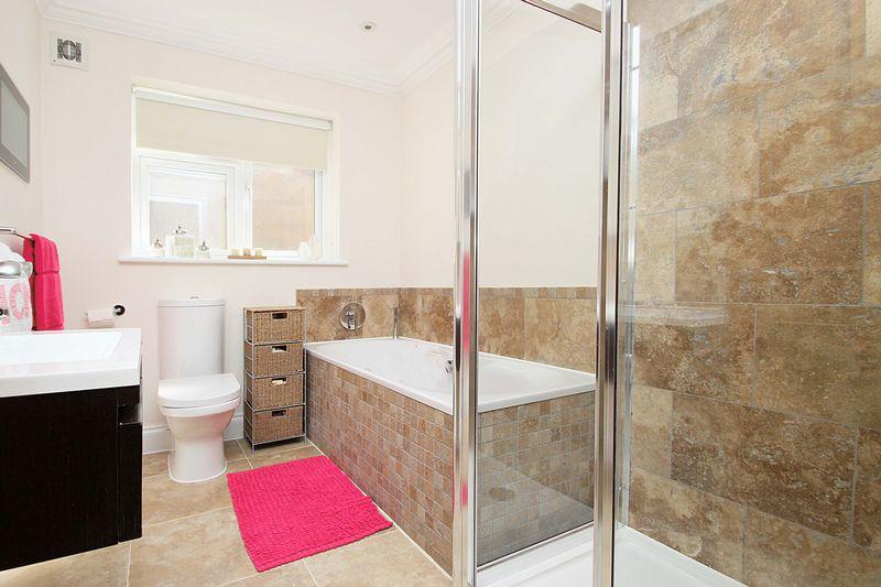 5 bedroom detached house for sale in Stradbroke Drive, Chigwell, IG7