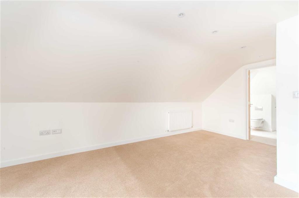 5 bedroom detached house for sale in Gurney Court Road, St Albans