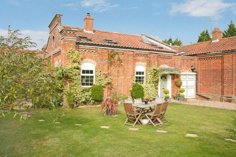4 bedroom semidetached house for sale in Flixton, Bungay, NR35