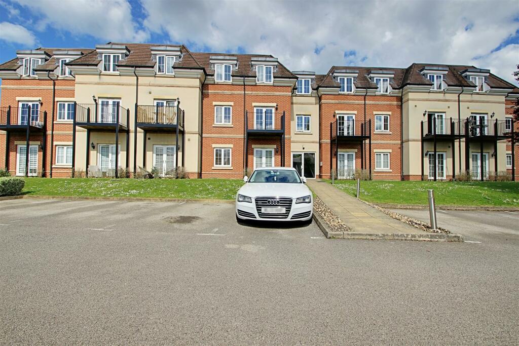 2 Bedroom Apartment For Sale In Primrose Hill Kings Langley WD4