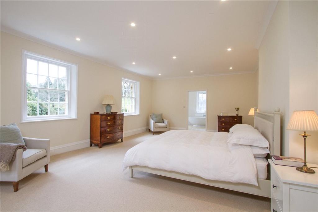 5 bedroom detached house for sale in Liphook, Hampshire