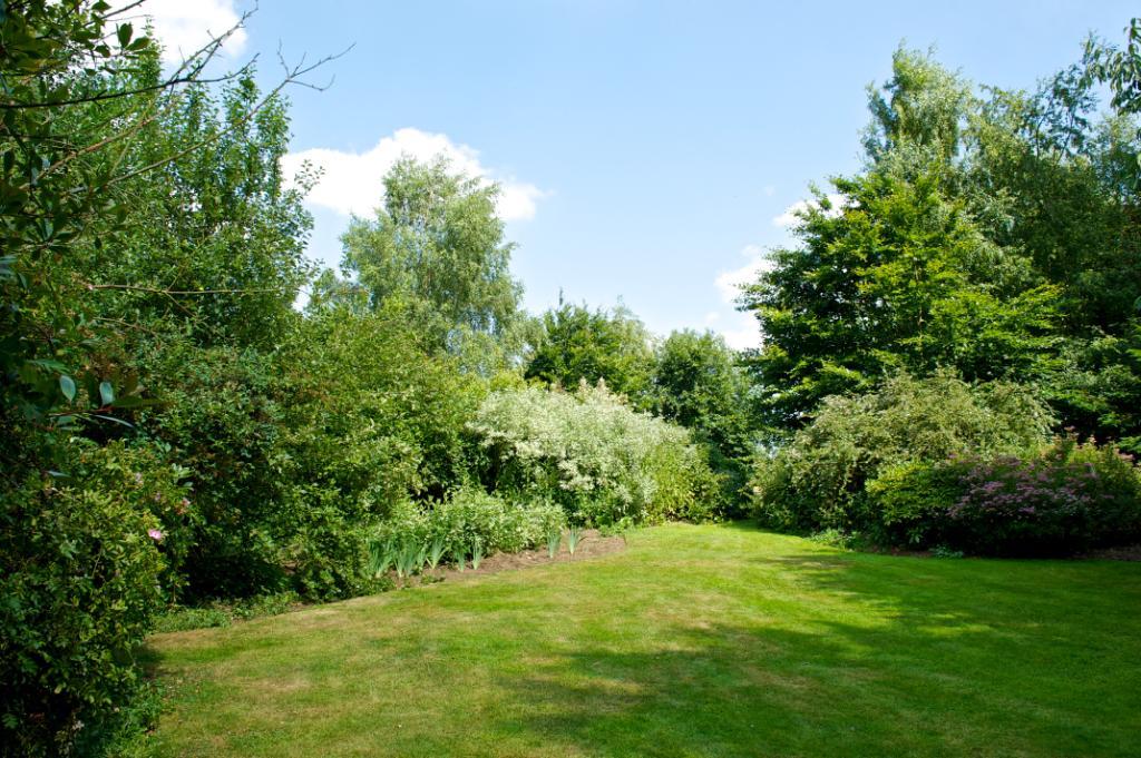 4 bedroom character property for sale in School Lane, Husborne Crawley