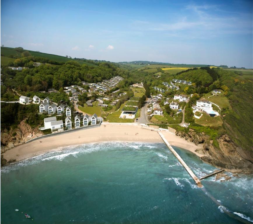 4 bedroom detached house for sale in Black Rock Cornwall, Millendreath