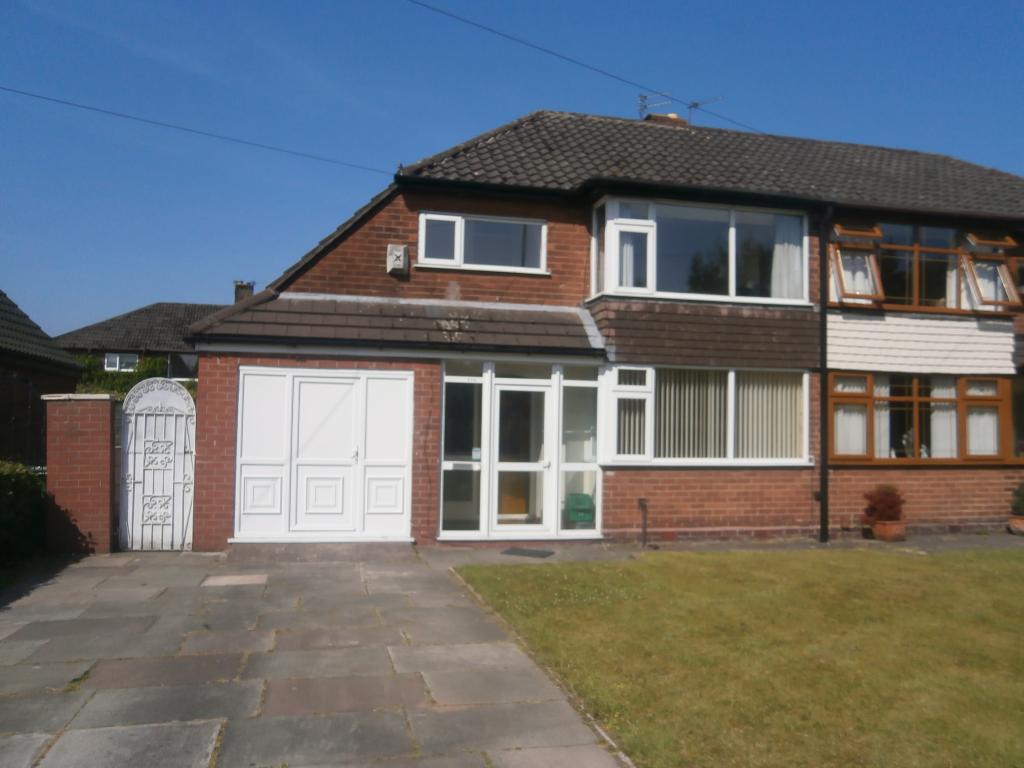 3 bedroom semidetached house for sale in Bryn Road, AshtonIn