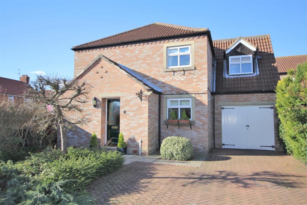4 bedroom detached house for sale in Lime Tree Mews, Dunnington, York