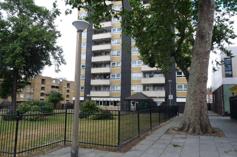 2 bedroom flat to rent in Kilburn Square London, NW6