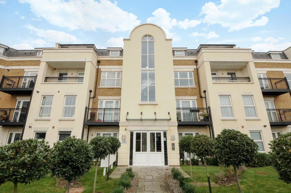 1 bedroom flat for sale in Lincoln Lodge, Wadham Mews, Mortlake, SW14